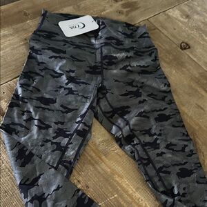 NWT silver camo supreme high rise Leggings - dark blue and silver